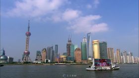 上海东方明珠快速船流视频素材