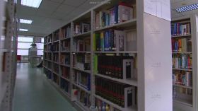图书馆人们安静看书高清实拍视频素材