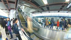 城市地铁人流高清实拍视频素材