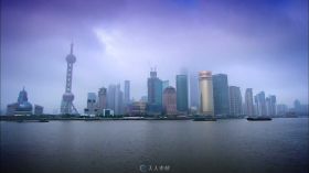 上海东方明珠全景快速船流视频素材