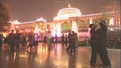 晚上在广场跳舞高清实拍视频素材