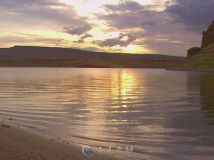 夕阳下的湖面高清实拍视频素材